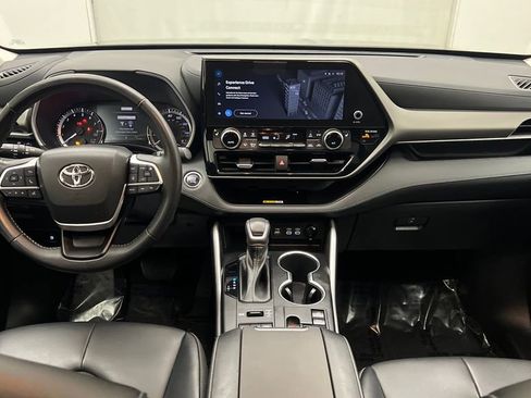 Used 2023 Toyota Highlander XLE image 28