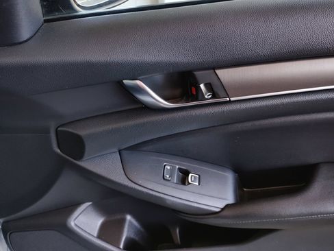 Used 2020 Honda Accord LX image 11