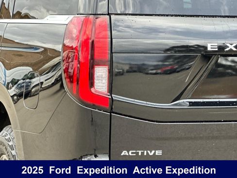 Used 2025 Ford Expedition Active AWD/4WD image 35