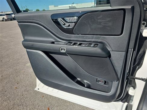 New 2026 Lincoln Aviator AWD image 14