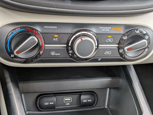 Used 2025 Kia Soul LX w/ LX Technology Package FWD image 24