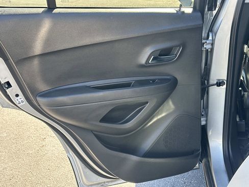 Used 2019 Chevrolet Trax LT w/ Driver Confidence Package image 20