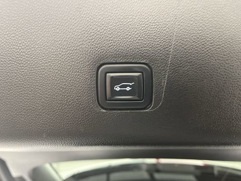 Used 2020 Chevrolet Traverse RS w/ LPO, Floor Liner Package image 32