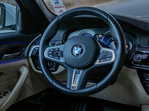 Used 2019 BMW 530e w/ Convenience Package image 25