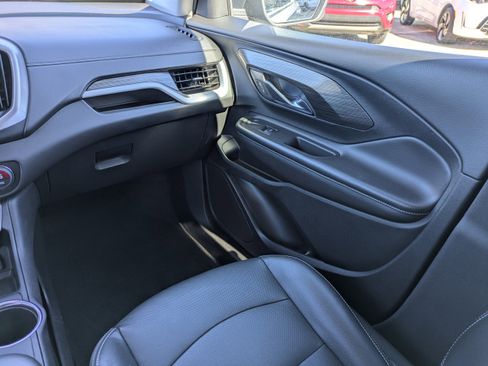 Used 2023 GMC Terrain SLT image 19