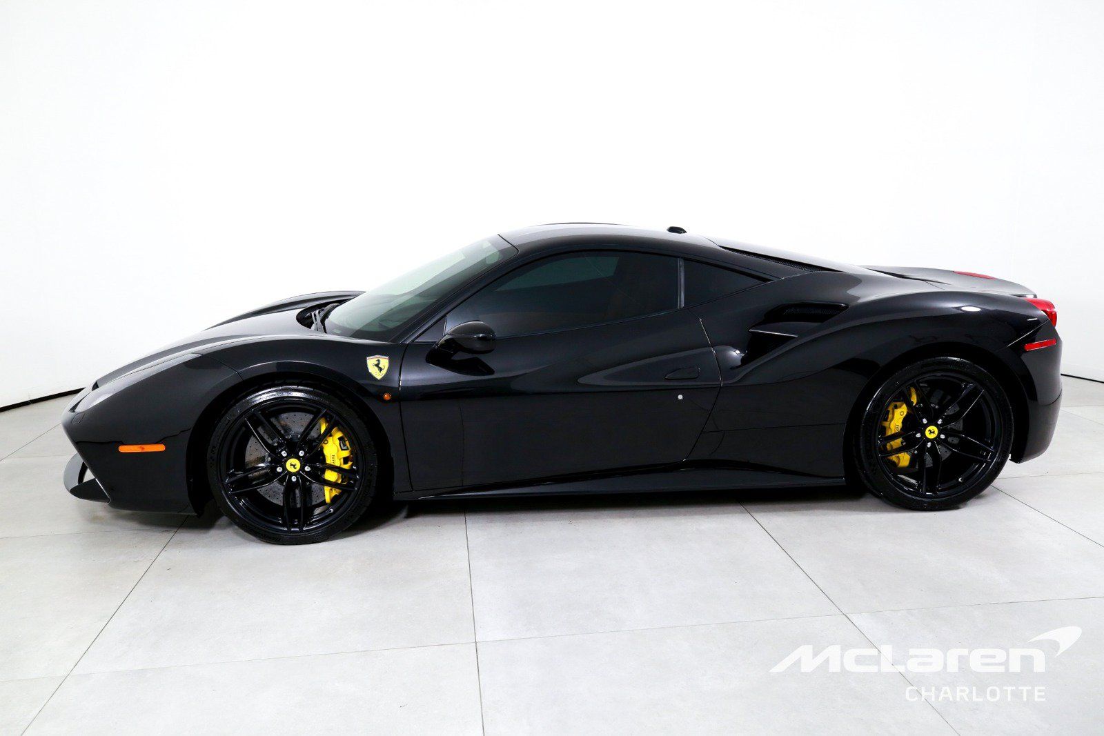 Used 2018 Ferrari 488 GTB RWD image 5