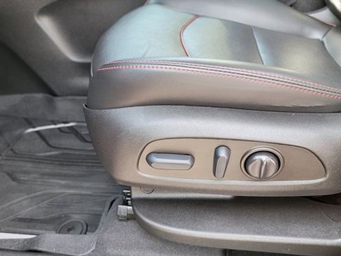 Used 2022 Chevrolet Equinox RS w/ RS Leather Package image 21