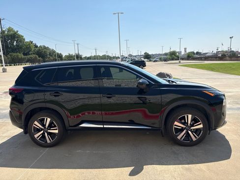 Used 2023 Nissan Rogue SL FWD image 3