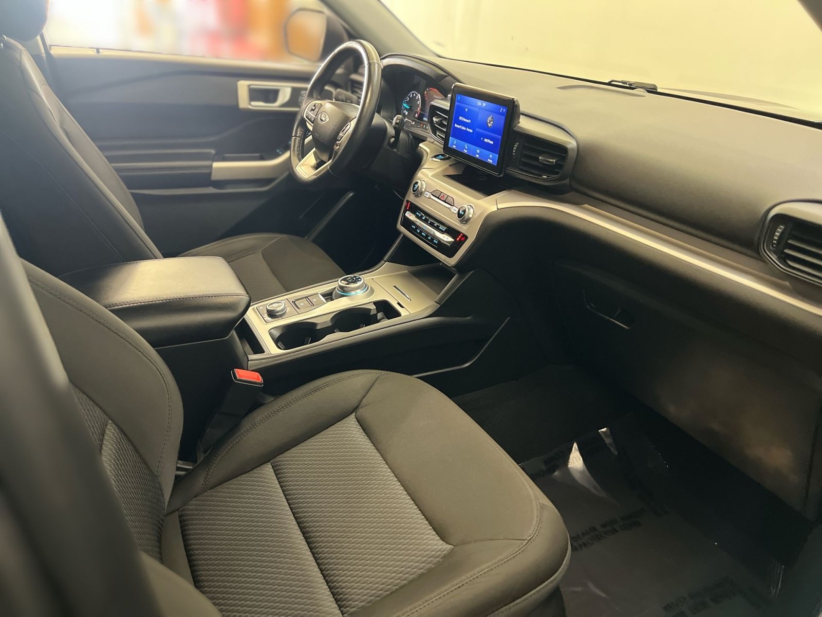 Used 2023 Ford Explorer XLT AWD/4WD image 27
