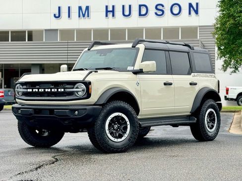 New 2026 Ford Bronco Outer Banks w/ Sasquatch Package AWD/4WD image 2