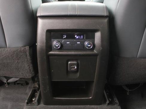 Used 2020 Chevrolet Traverse LT w/ Driver Confidence II Package image 40