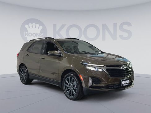Used 2023 Chevrolet Equinox RS image 2
