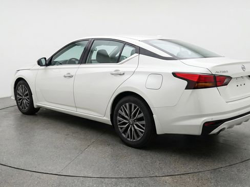 Used 2025 Nissan Altima 2.5 SV FWD image 6