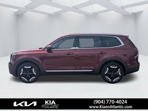 Used 2024 Kia Telluride EX w/ EX Captain's Chair Package FWD image 6