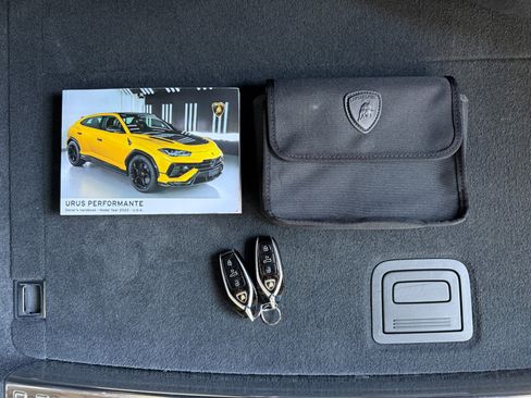 Used 2023 Lamborghini Urus Performante AWD/4WD image 43