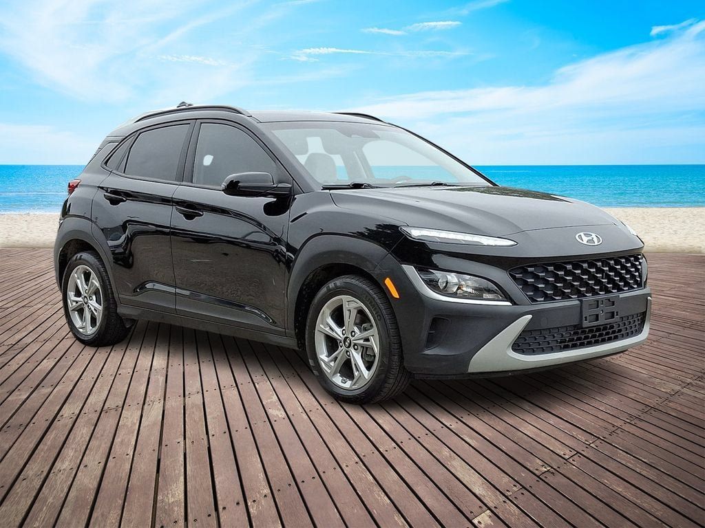 Used 2023 Hyundai Kona SEL w/ Cargo Package FWD image 3