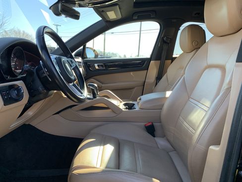 Used 2022 Porsche Cayenne Platinum Edition image 16