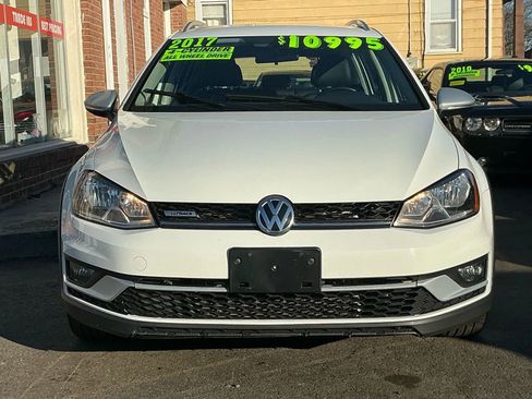 Used 2017 Volkswagen Golf Alltrack S image 2