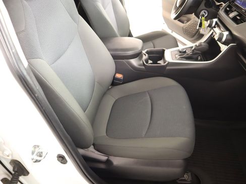 Used 2021 Toyota RAV4 LE image 11
