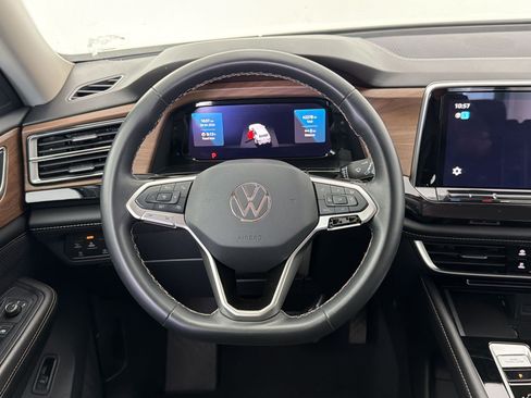 Used 2025 Volkswagen Atlas SE FWD image 28
