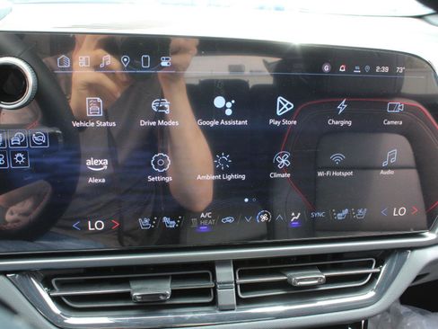 New 2025 Chevrolet Equinox EV RS w/ Convenience Package II image 25