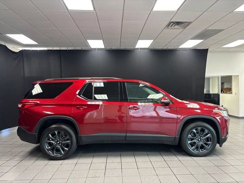 Used 2021 Chevrolet Traverse RS FWD image 2