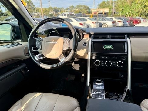 Used 2017 Land Rover Discovery HSE image 18