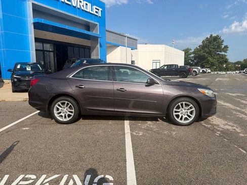 Used 2015 Chevrolet Malibu LT w/ Power Convenience Package FWD image 2