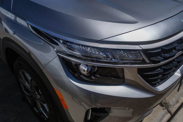 Certified 2026 Kia Seltos LX FWD image 3