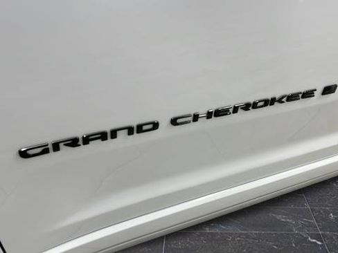 Used 2024 Jeep Grand Cherokee L Summit AWD/4WD image 44