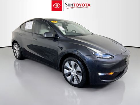 Used 2024 Tesla Model Y Long Range AWD/4WD image 1