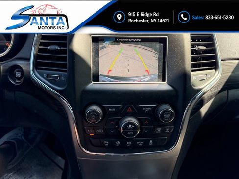Used 2019 Jeep Grand Cherokee Laredo AWD/4WD image 9