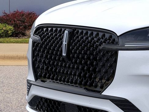 New 2026 Lincoln Aviator Black Label w/ Jet Appearance Package AWD/4WD image 17