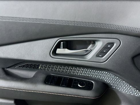 Used 2023 Nissan Ariya AWD image 15