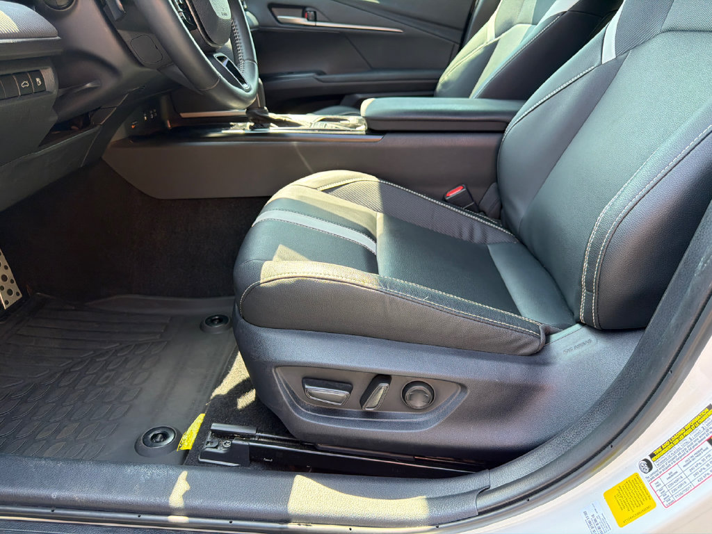 Used 2025 Toyota Camry SE w/ Convenience Package FWD image 11