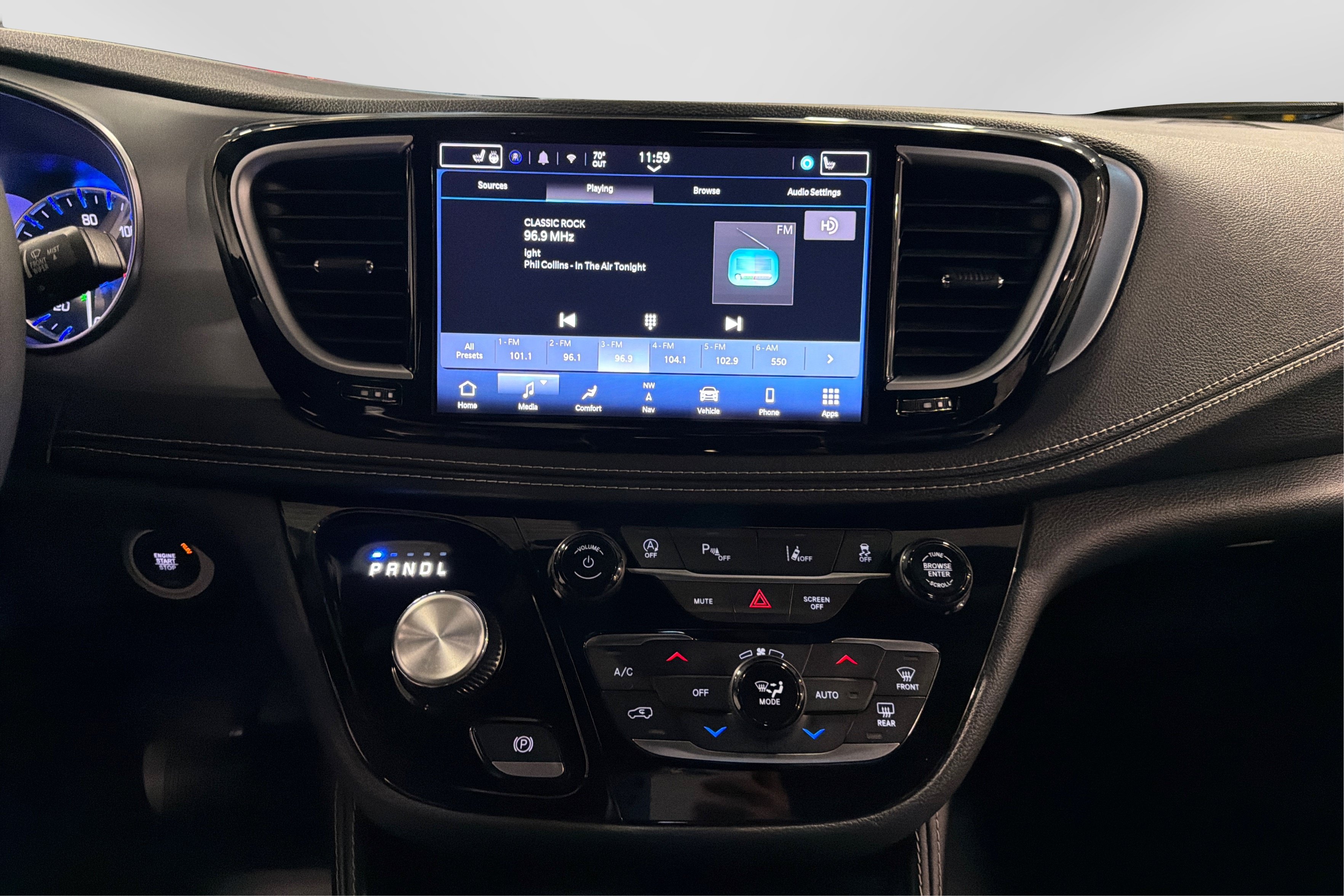 Used 2025 Chrysler Pacifica Limited FWD image 28