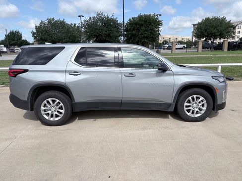 Used 2023 Chevrolet Traverse LS FWD image 3