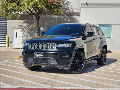 Used 2020 Jeep Grand Cherokee Altitude image 1