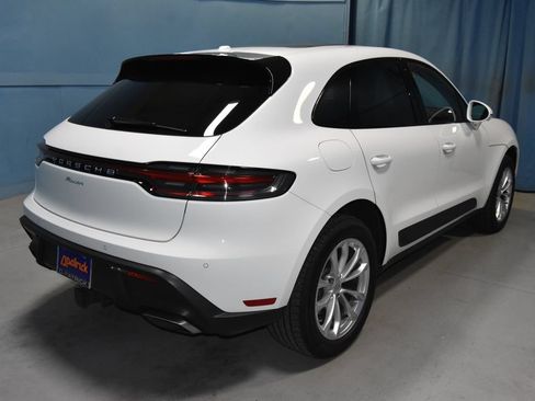 Certified 2025 Porsche Macan AWD/4WD image 28