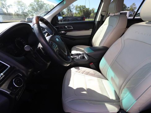 Used 2017 Ford Explorer Platinum image 2