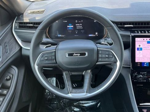 Used 2024 Jeep Grand Cherokee L Limited w/ Luxury Tech Group II AWD/4WD image 11