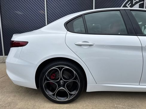 Used 2023 Alfa Romeo Giulia Veloce AWD/4WD image 5