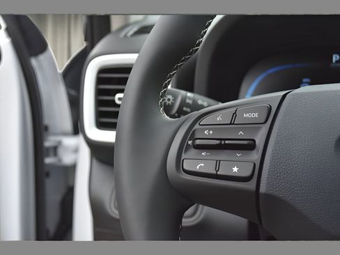 New 2025 Hyundai Venue Limited FWD image 19