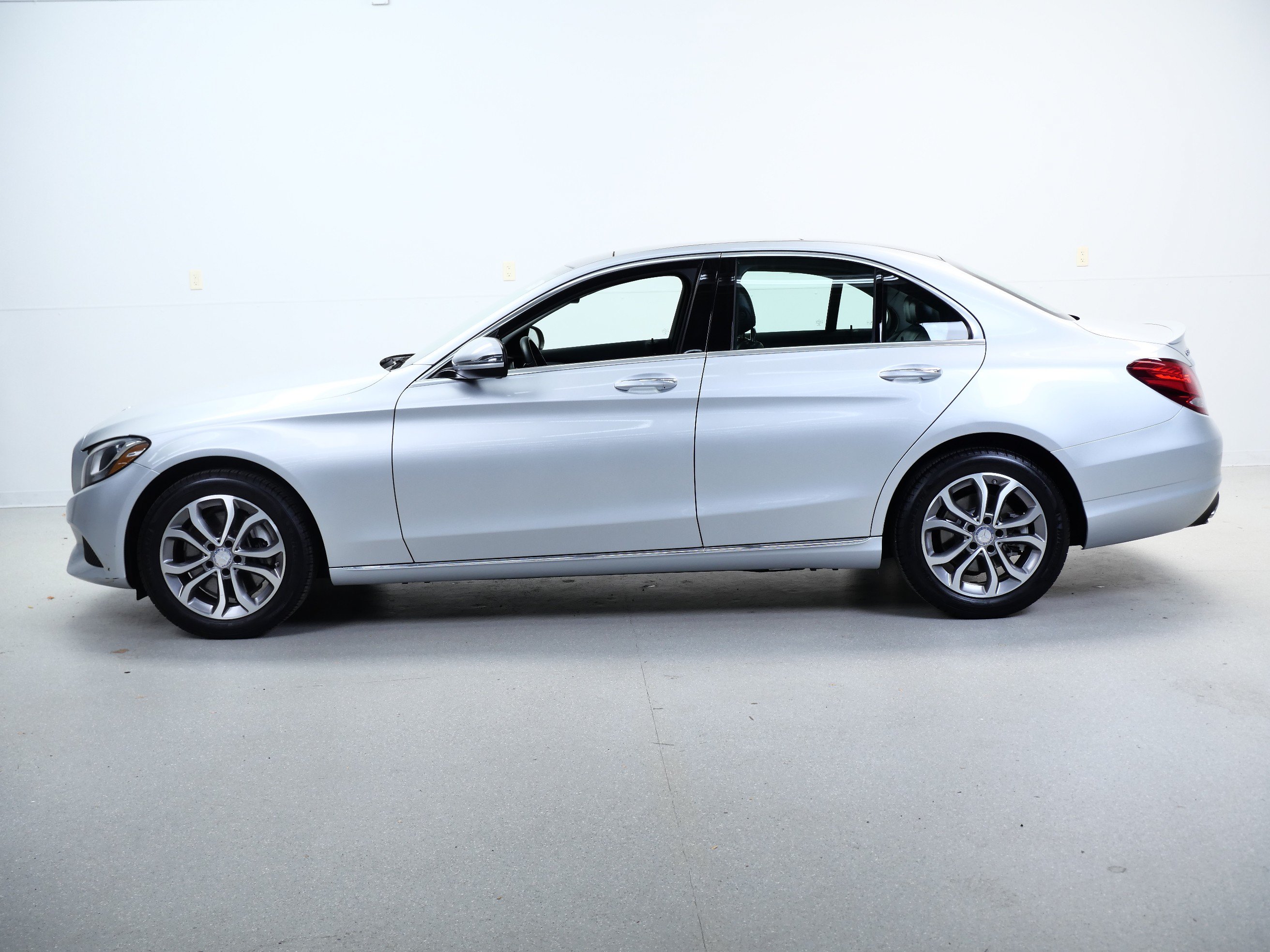Used 2016 Mercedes-Benz C 300 4MATIC Sedan image 9