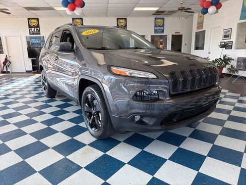 Used 2018 Jeep Cherokee Latitude w/ Altitude Package AWD/4WD image 1
