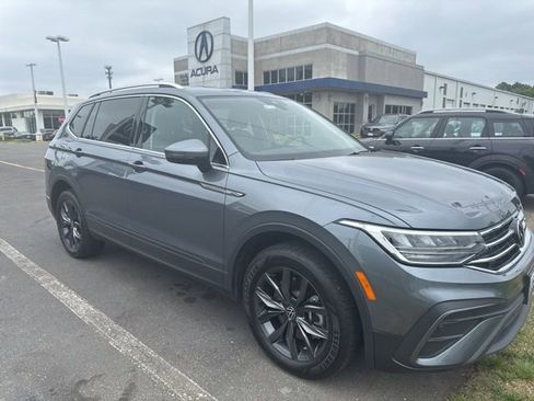 Used 2023 Volkswagen Tiguan SE AWD/4WD image 2