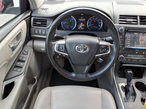 Used 2016 Toyota Camry XLE w/ Moonroof Package image 5