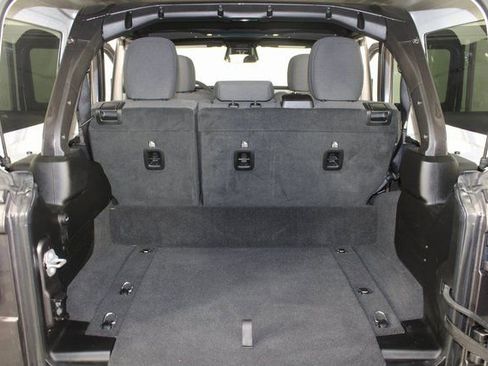 Used 2025 Jeep Wrangler Unlimited Sahara image 17