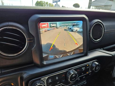Used 2022 Jeep Wrangler Unlimited Sahara AWD/4WD image 30