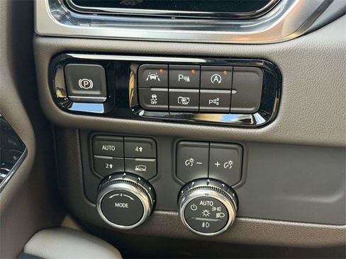 New 2026 GMC Yukon XL Elevation image 14